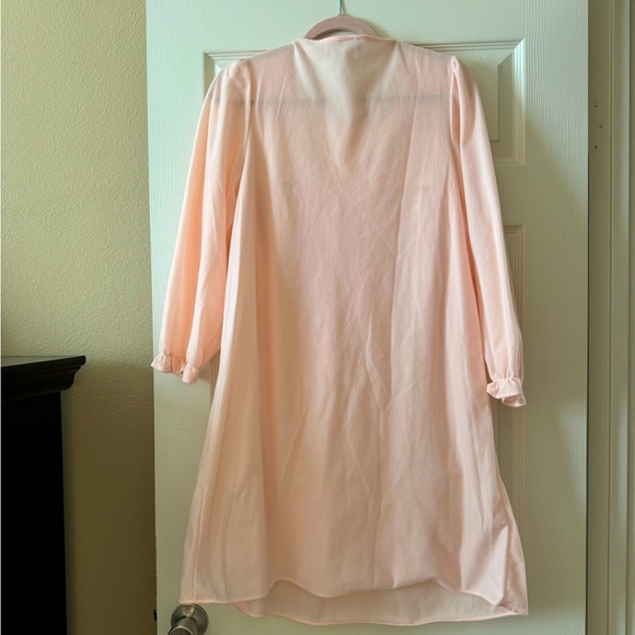 Embroidered Peach Nightgown by Cine Star - Vintage - Picture 4 of 5